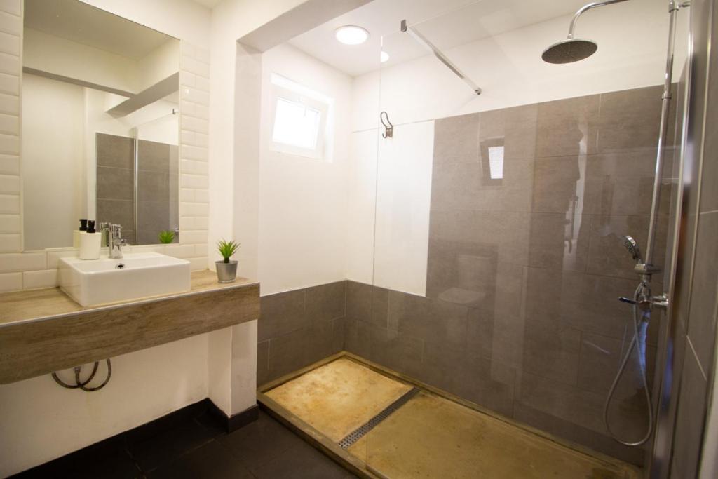 Bura Surfhouse Hostel Lagos Kültér fotó